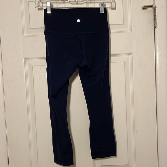 Lululemon navy blue, cropped leggings- size 4 - Picture 4 of 4